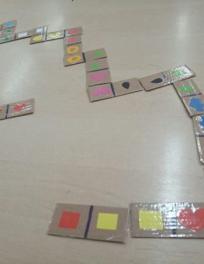 Praca plastyczna: Domino kształty i domino liczby i cyfry 1