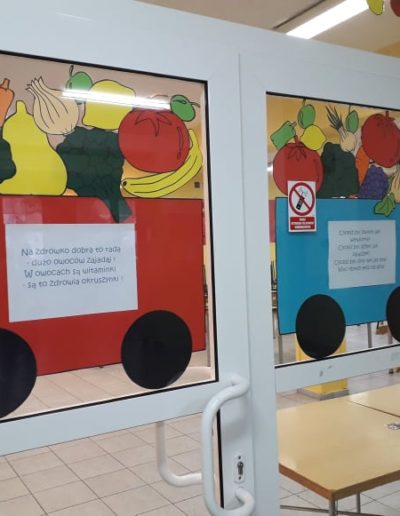 Praca plastyczna: Dekoracja wejścia do stołówki 7