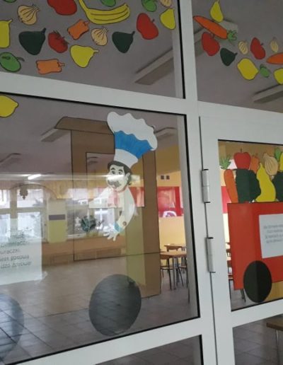 Praca plastyczna: Dekoracja wejścia do stołówki 8