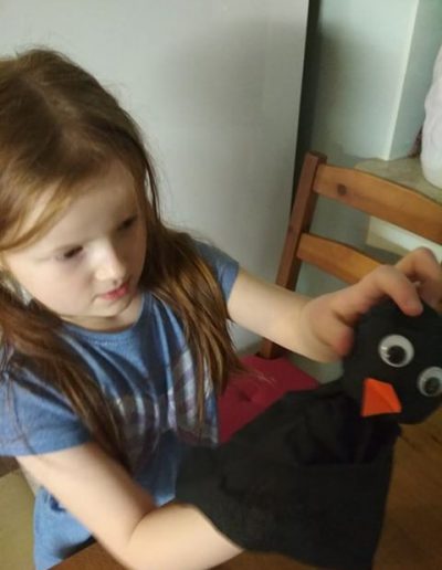 Praca plastyczna: Wrona - pacynka 4