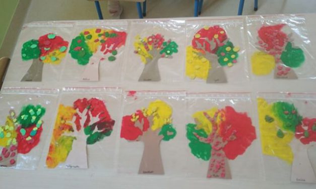 Praca plastyczna: Jesienne drzewa w woreczkach