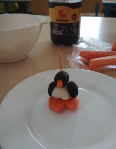 Praca plastyczna: Pingwin z mozzarelli 2