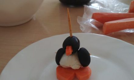 Praca plastyczna: Pingwin z mozzarelli