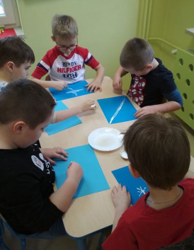 Praca plastyczna: Cukrowe śnieżynki 1