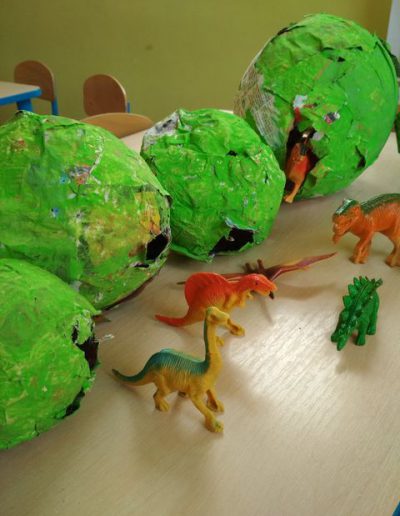 Praca plastyczna: Dinozaurowe jaja 1
