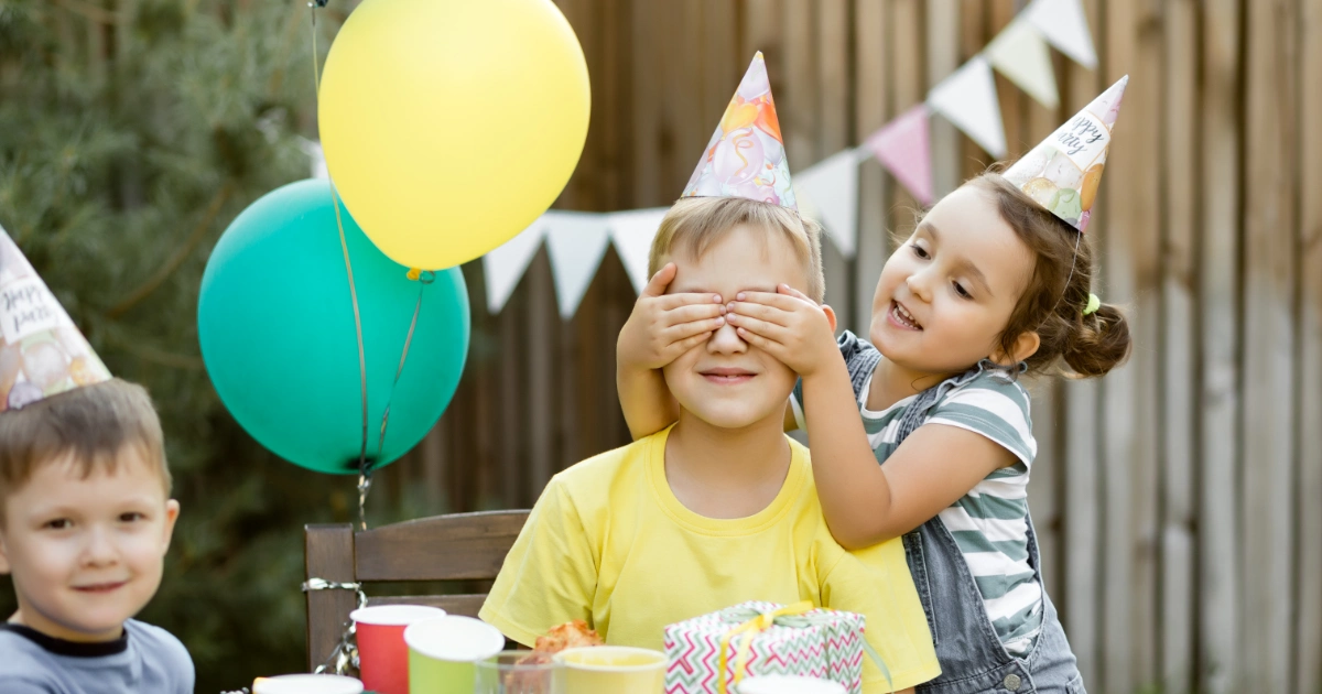 Zabawy dla dzieci na urodziny: Jak zapewnić niezapomnianą zabawę dla najmłodszych